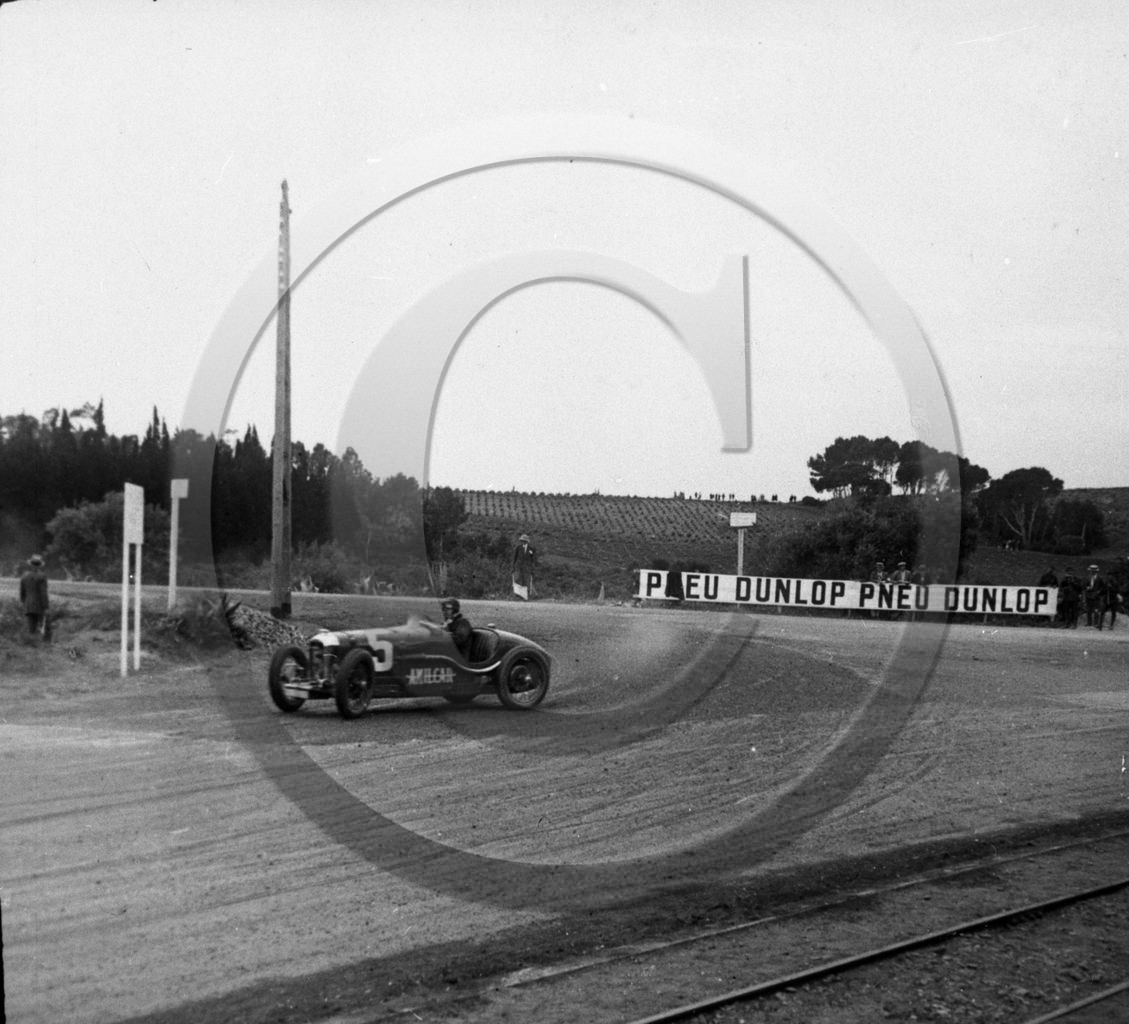 auc 51 Gamonet sur voiture Amilcar Stoueli 1928  .jpg