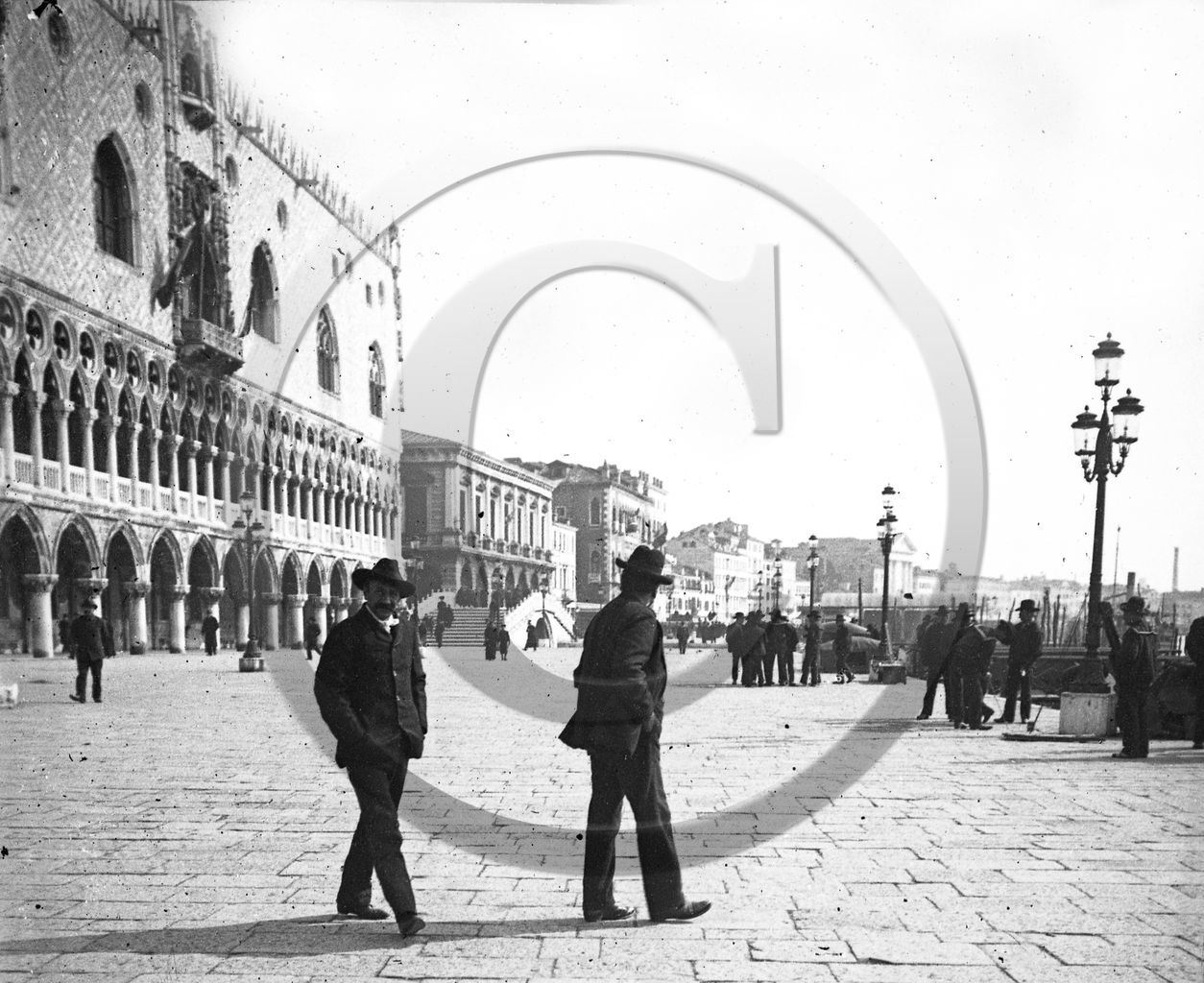 venise palais ducale facade sur le grand canal    Italie .jpg