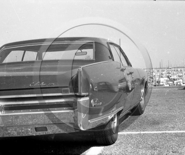 AU 166 Buick electra .jpg