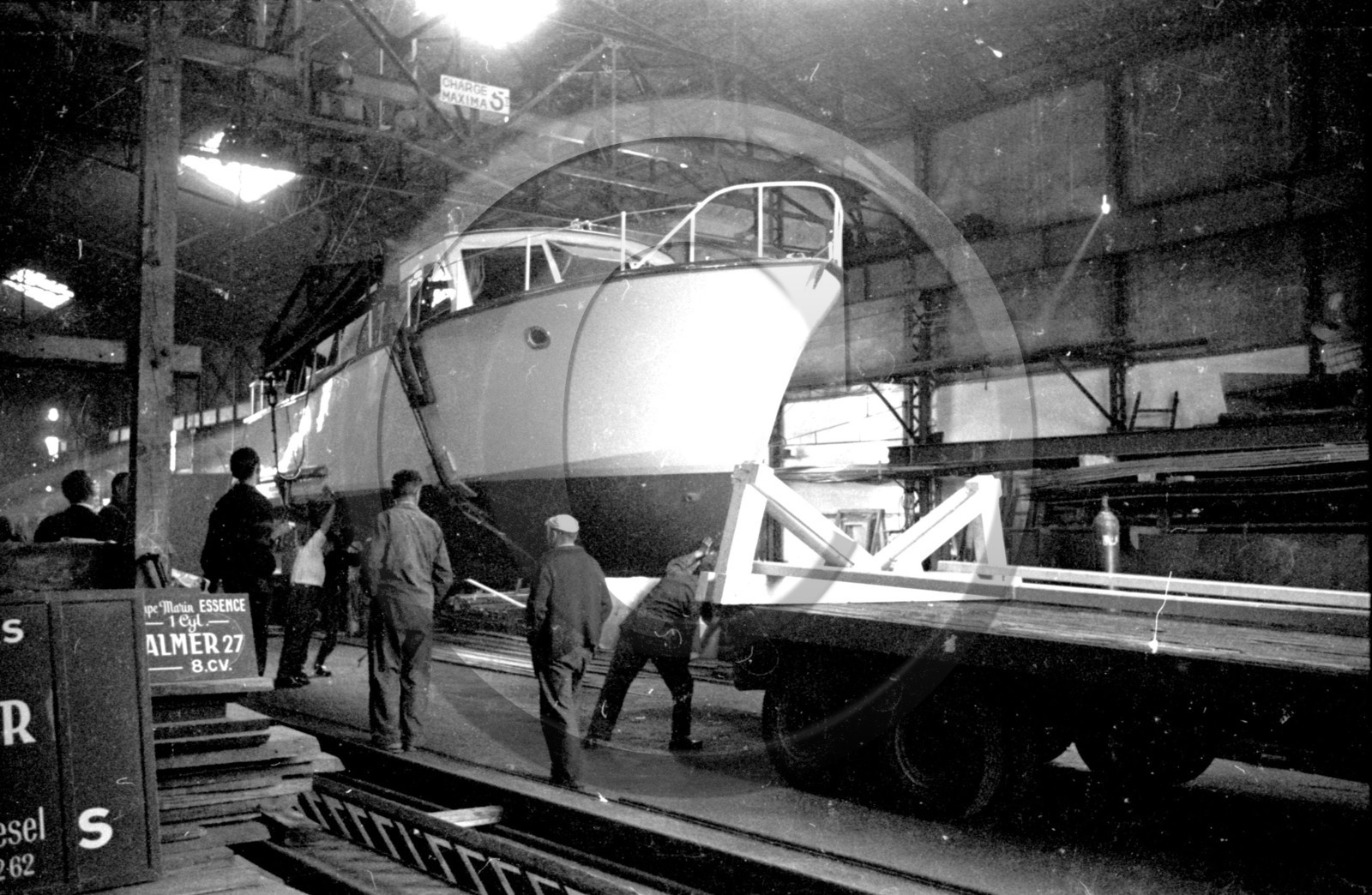 arc 1877 chantier Boyé chargement sur camion .jpg