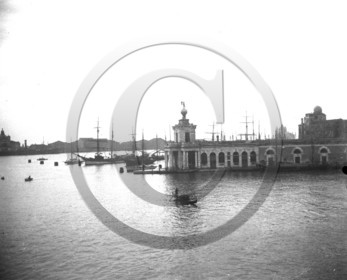 Venise punta della dogana Italie  .jpg
