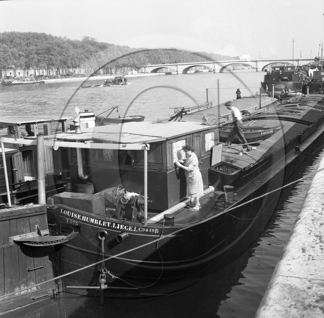BA 1551 péniche Louise Humblet Liege  LG 9419B a quai  Paris.jpg