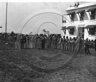 avi 283 alger maison blanche groupe du comite 20-6-26.jpg