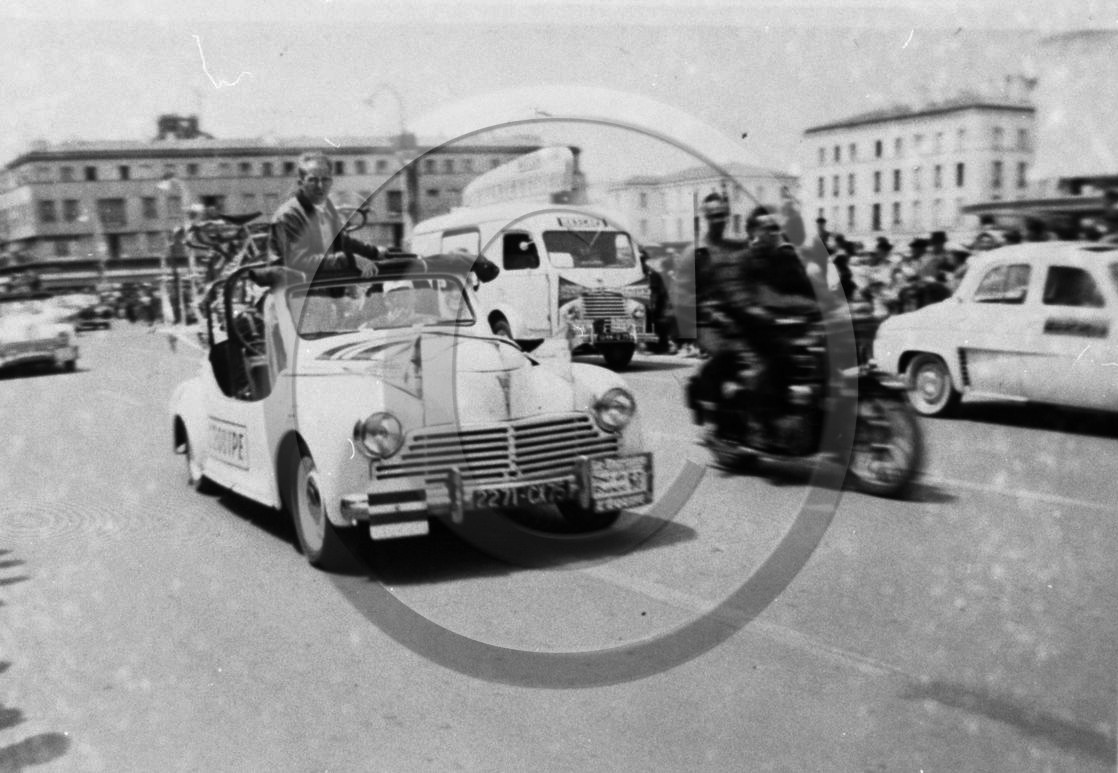 AU 2813 Peugeot 203 tour de france journal l'equipe .jpg