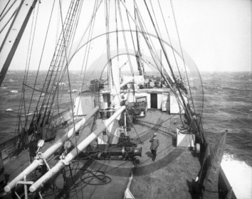 BA 881 cargo pont vers l avant  .jpg