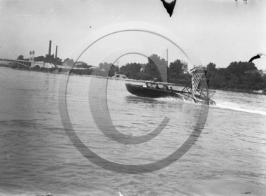 BA 1500 hydroglisseur Dumond Galvin.jpg