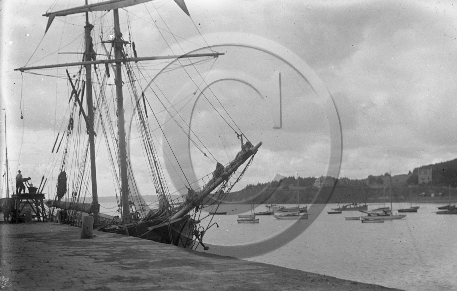 vi  1243  goélette à hunier à quai St  Quay Portrieux  dpt 22 .jpg