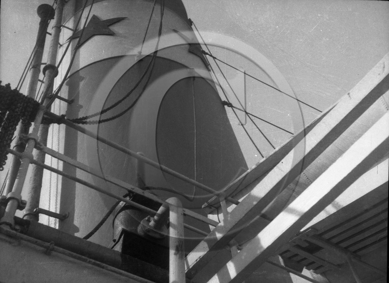 BA 936 paquebot des chargeurs reunis  detail d une cheminee .jpg