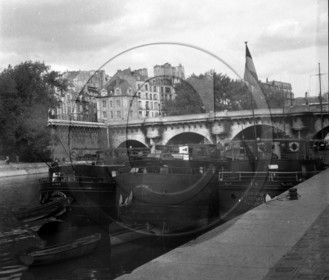 BA 1060 péniches en Belgique.jpg