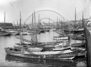 BA 233 les Sables d Olonne  pinasse Solange  type Arcachon construite Gujan Mestras dpt 85 .jpg