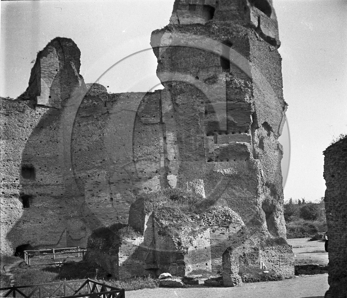 Rome les thermes de Caracalla -2- Italie .jpg